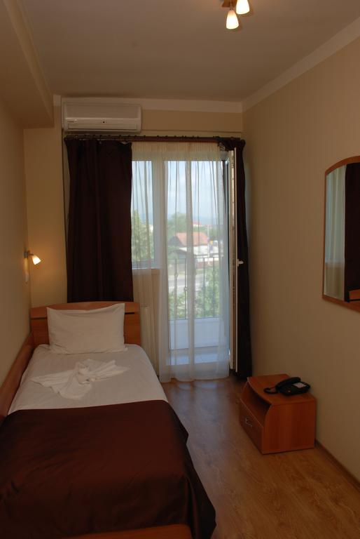 קלוז'-נאפוקה Hotel Liliacul מראה חיצוני תמונה