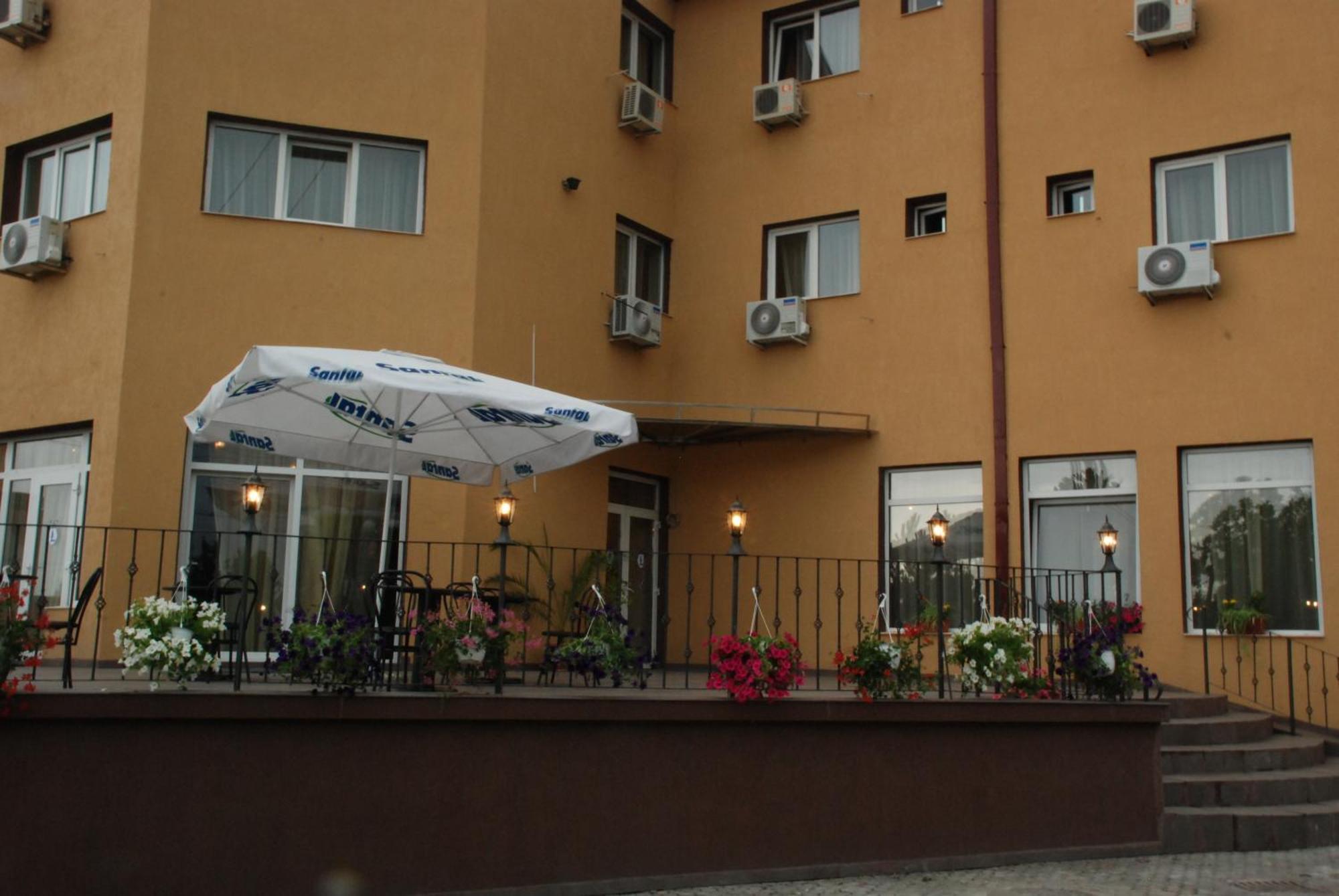 קלוז'-נאפוקה Hotel Liliacul מראה חיצוני תמונה