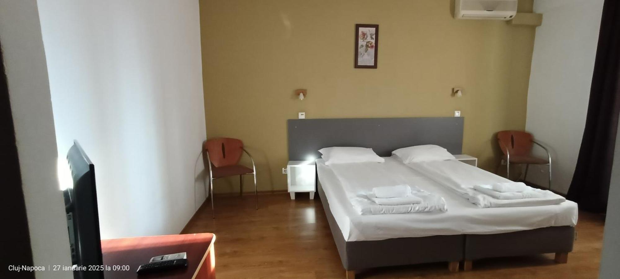 קלוז'-נאפוקה Hotel Liliacul מראה חיצוני תמונה